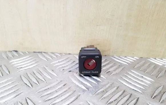 Passenger airbag on/off switch