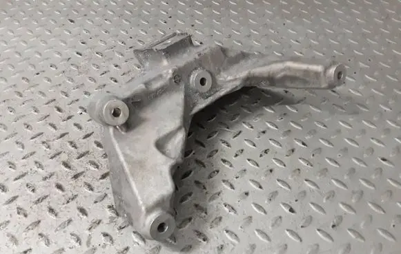 BMW iX1 Engine mounting bracket 9796435