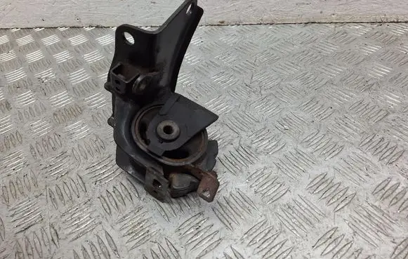 Toyota Avensis T250 Engine mount bracket 123720R010