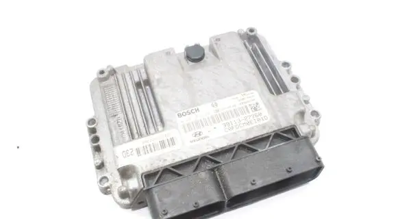 Hyundai i30 Engine control unit/module 0281014281 3911327760