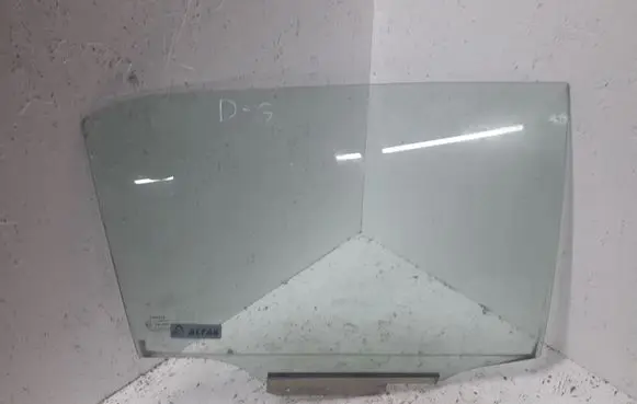 Toyota Auris 150 Rear door window glass