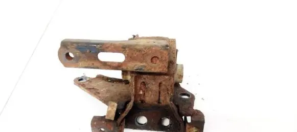 Toyota RAV 4 (XA20) Engine mount bracket