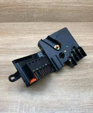 Mercedes-Benz E W211 Fuse module A2115461141