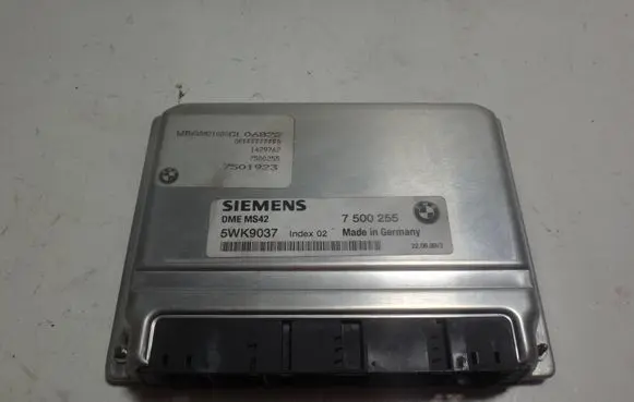 BMW 5 E39 Engine control unit/module 7500255