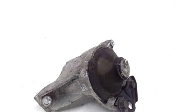 Honda CR-V Engine mount bracket