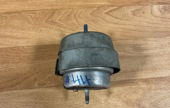 Audi A4 S4 B7 8E 8H Engine mount bracket 8E0199382G 050926210544