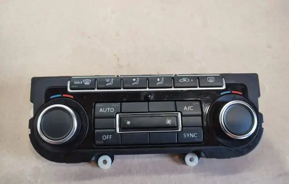 Volkswagen Tiguan Climate control unit 5K0907044GJ