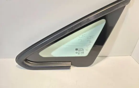 Opel Astra J Front triangle window/glass E000199 13265035 13265039