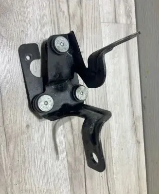 Ford Fiesta ABS pump bracket D1B12C325AA