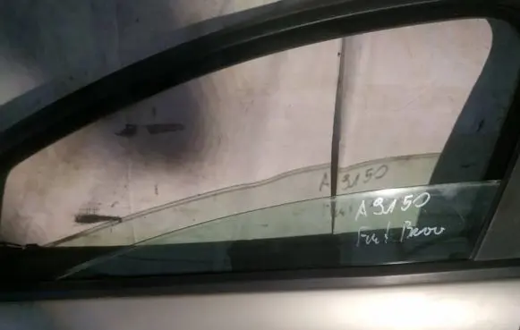 Fiat Bravo Front door window glass four-door
