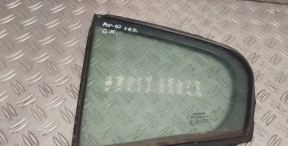Toyota Avensis T270 Rear vent window glass 6818905060
