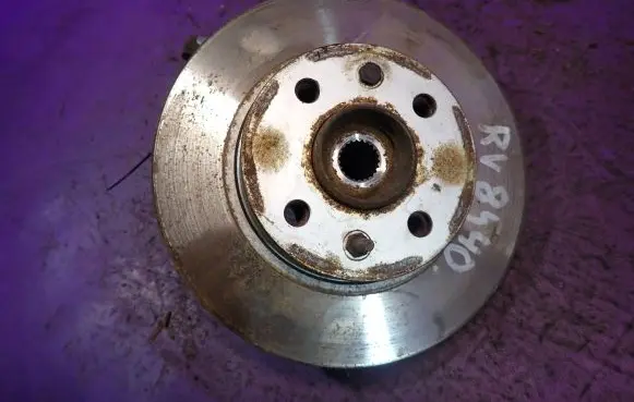 Front wheel hub spindle knuckle