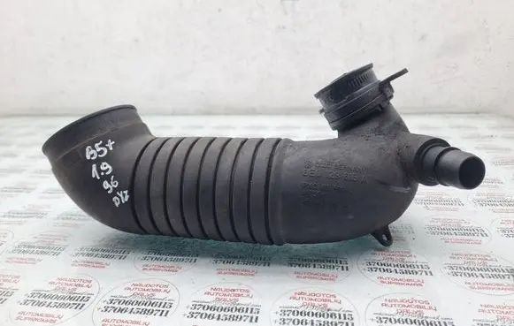Volkswagen PASSAT B5.5 Intercooler hose/pipe 8E0129615A
