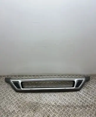 Front bumper lip