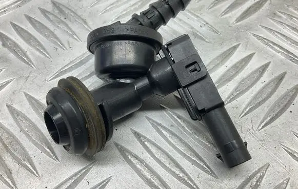 Audi A4 S4 B9 Vacuum line/pipe/hose 5Q0906207 8W0611933G
