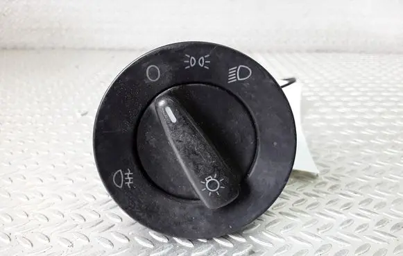 Volkswagen Golf IV Light switch 1C0941531