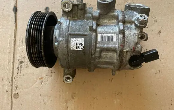 Volkswagen Golf VI Air conditioning (A/C) compressor (pump) 5Q0816803D