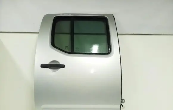 Nissan Navara Rear door