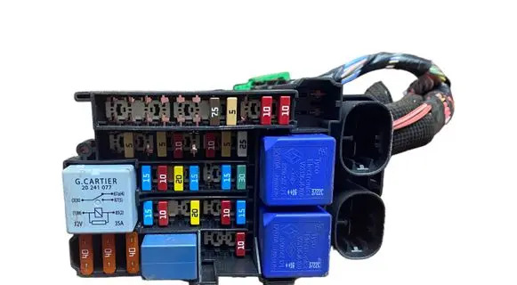 Renault Scenic III - Grand scenic III Fuse module 18013301E 1609121
