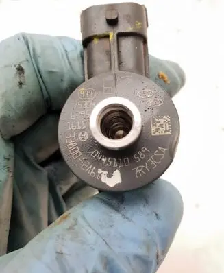 Hyundai i30 Fuel injector 0445110589