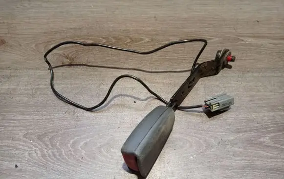Volvo V70 Front seatbelt buckle 9191817