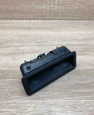 BMW 3 E90 E91 Tailgate release/open handle 7118158