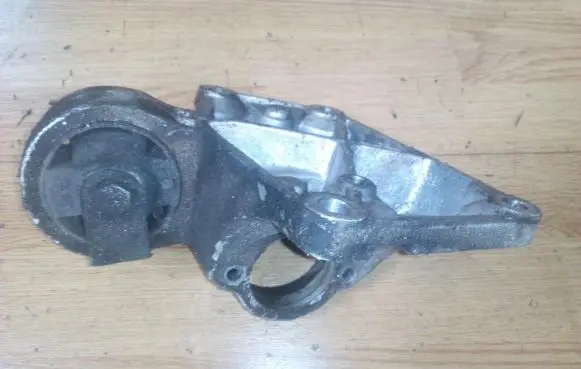 Peugeot 406 Engine mount bracket 9629824580