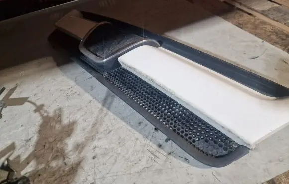 Peugeot Boxer Front bumper upper radiator grill 1304703070