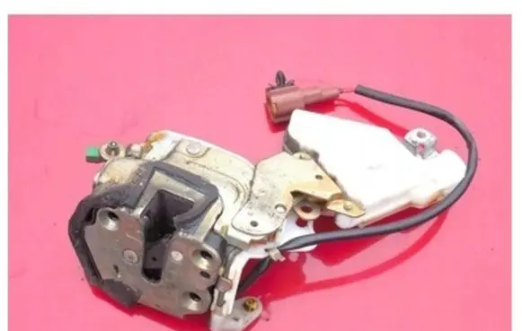 Nissan Altima Front door lock