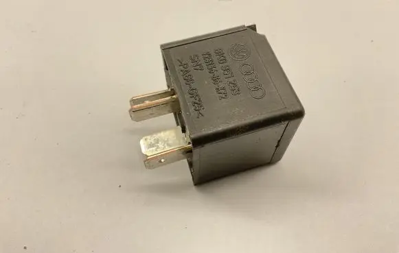 Audi A4 S4 B8 8K Other relay 8K0951253 V23136B6X72