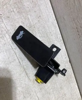 Engine bonnet (hood) release handle