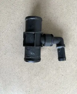 Chevrolet Corvette C7 Engine coolant pipe/hose 7618070