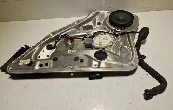 Mercedes-Benz C AMG W204 Rear door window regulator with motor A2048200642 961108100