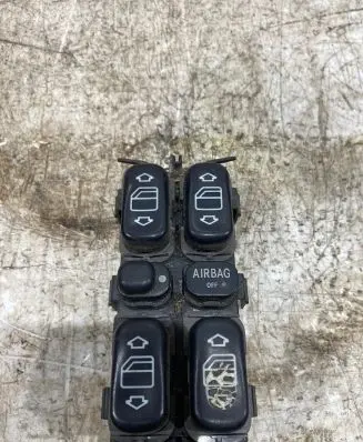 Mercedes-Benz A W168 Electric window control switch 1688202810 03753200