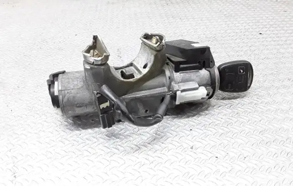 Toyota Avensis T250 Ignition lock N0501517
