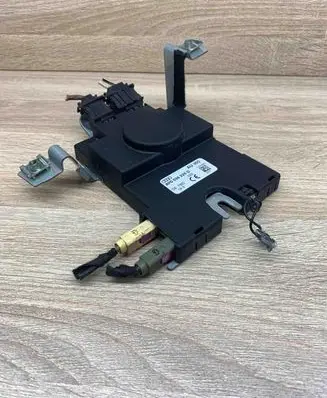 Audi A3 S3 8P Aerial antenna amplifier 8P0035225D