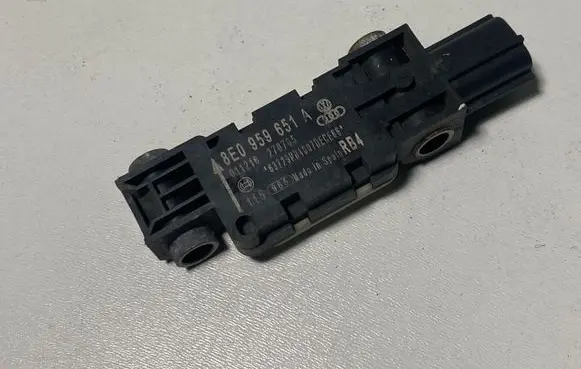 Audi A4 S4 B7 8E 8H Airbag deployment crash/impact sensor 8E0959651A