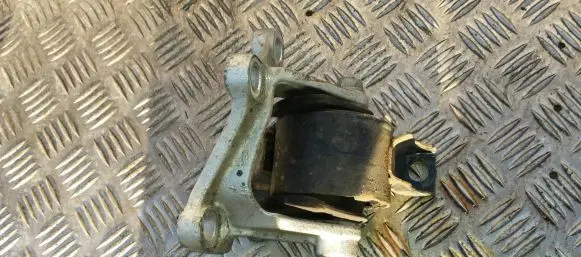 Engine mount bracket