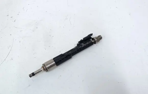 BMW X3 F25 Fuel injector 7597870 0261500109