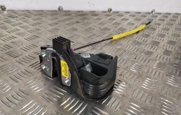 KIA Stonic Front door lock 81310H8060