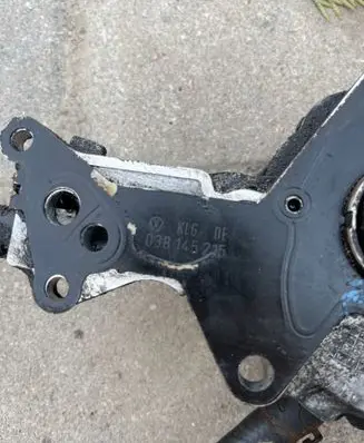 Volkswagen PASSAT B6 Vacuum pump 038145215