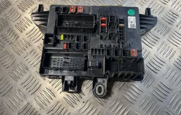 Opel Signum Fuse module 13277321 1535512898
