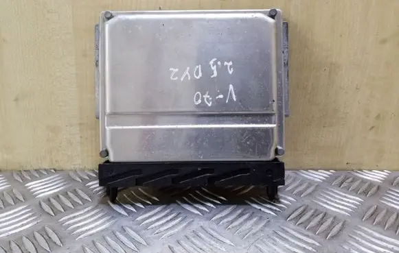 Volvo V70 Engine control unit/module 0281001776 28SA4018 09496667A