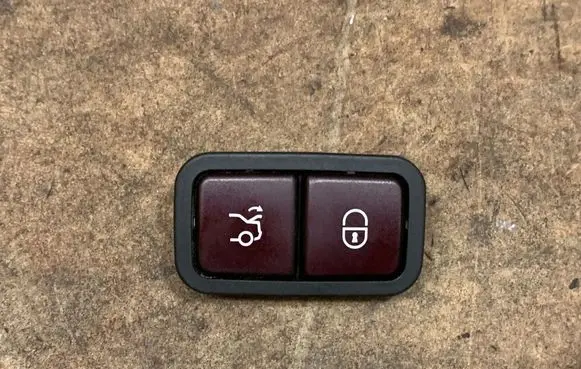 Mercedes-Benz C W205 Tailgate/boot open switch button A2208211479