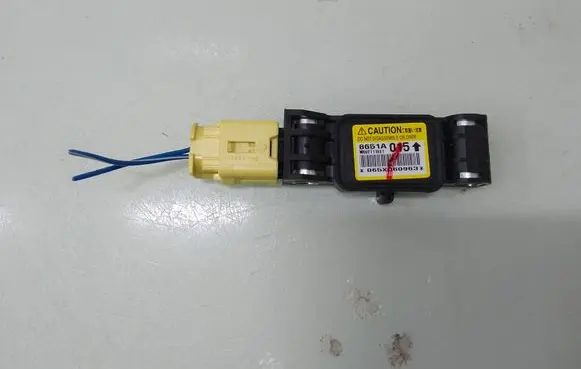 Mitsubishi Grandis Airbag deployment crash/impact sensor 8651A