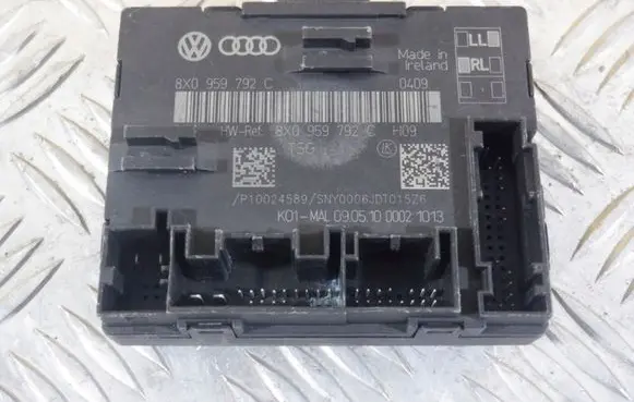 Audi A1 Door control unit/module 8X0959792C