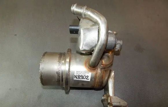 Volkswagen Tiguan EGR valve cooler 04L131512