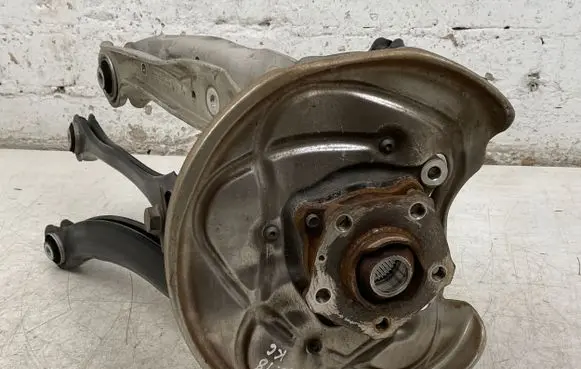 Rear wheel hub spindle/knuckle