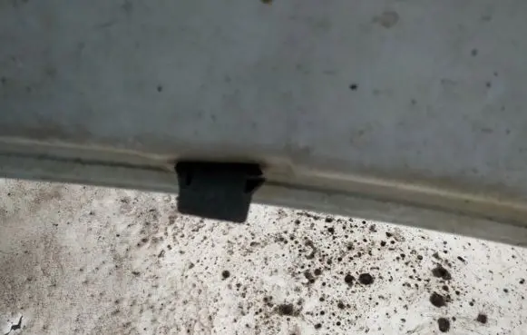 Windshield washer spray nozzle