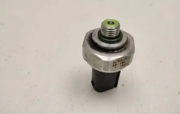 Mercedes-Benz B W246 W242 Air conditioning (A/C) pressure sensor A2110000283